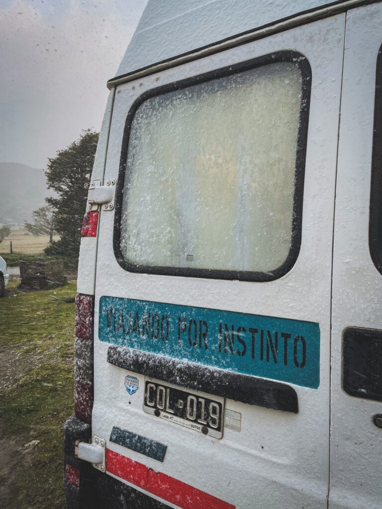Camioneta nevada en Ushuaia en verano